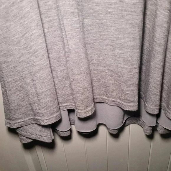 Umgee high low top long sleeve size medium - Picture 4 of 7